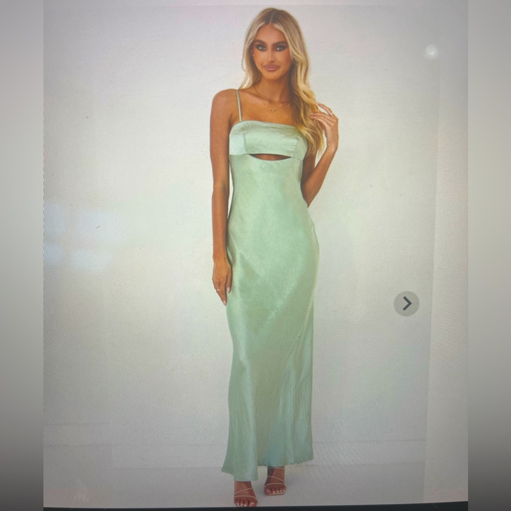 Beginning Boutique green formal dress